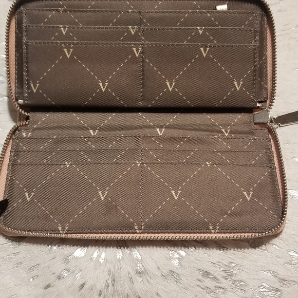 Vince Camuto wallet - Picture 6 of 6